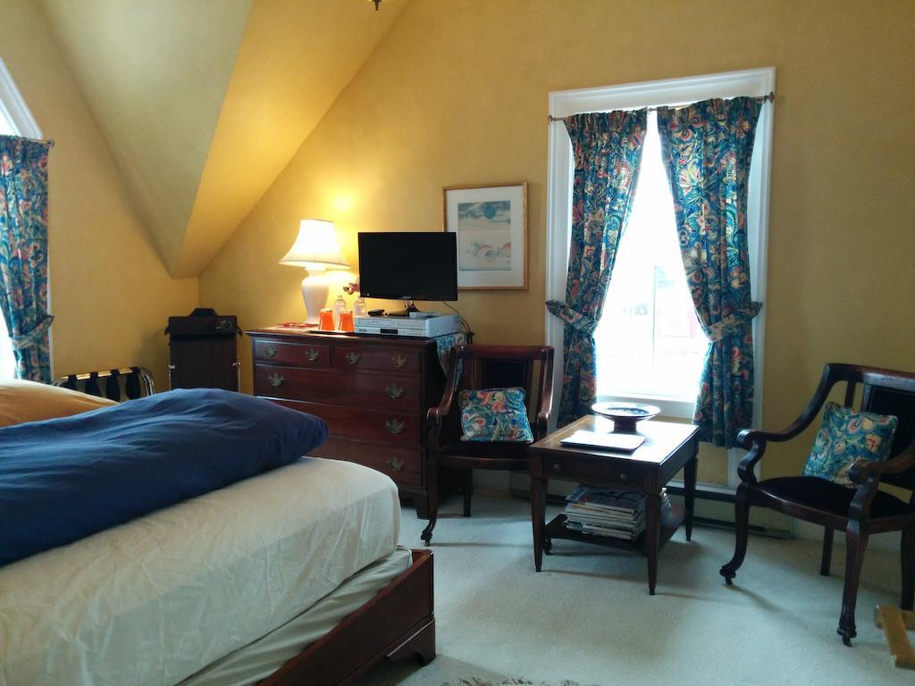 Fairmont House Bed & Breakfast มาโฺฮนเบย์ ภายนอก รูปภาพ