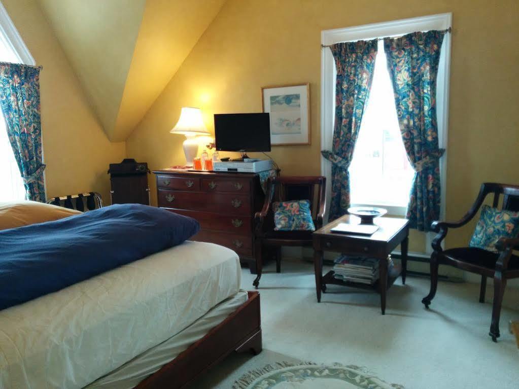 Fairmont House Bed & Breakfast มาโฺฮนเบย์ ภายนอก รูปภาพ